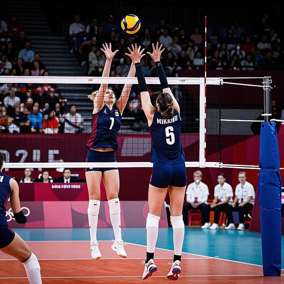Efeler son maça kaldı: Thổ Nhĩ Kỳ thua Romania 1-3 và căn bệnh của những điểm số khép set