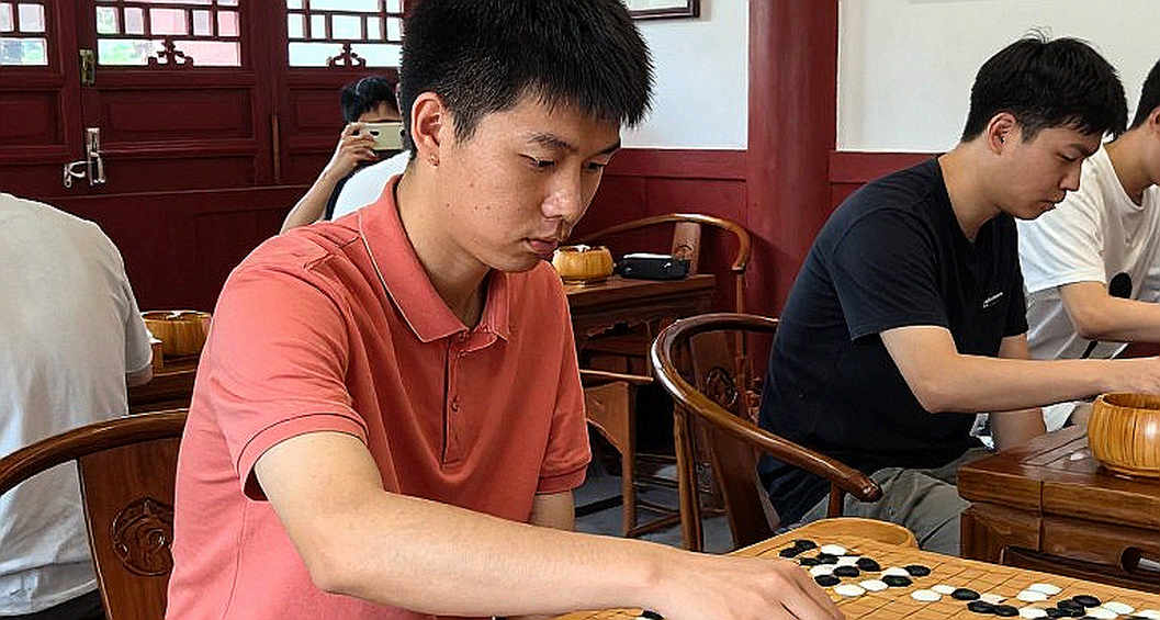 Kỳ chuyển nhượng và nghệ thuật đọc vị tin đồn: góc nhìn từ bóng đá đến esports Việt Nam