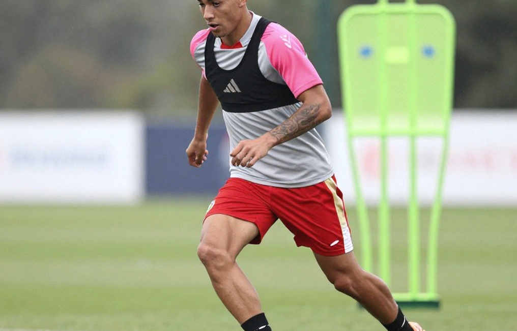 Vallecas đón chào người Indonesia đầu tiên: Hành trình tái sinh của Emil Audero tại La Liga